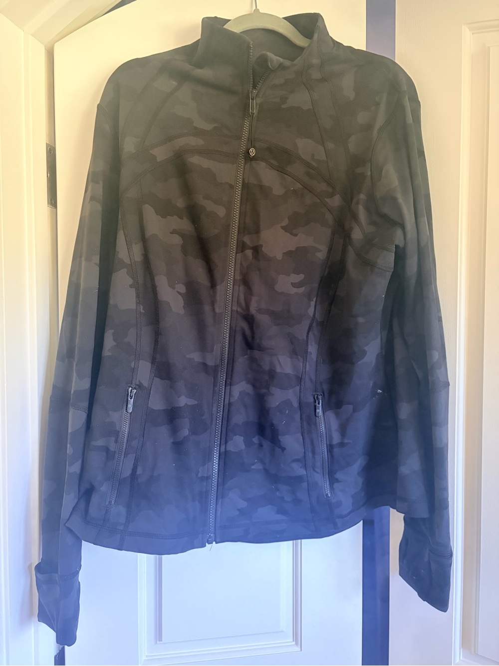 lululemon athletica Women's Black Camouflage Full-Zip Jacket